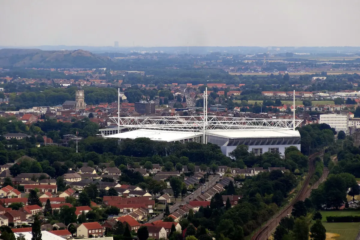 Lens vue depuis le terril du 11/19, avec le stade Bollaert-Delelis au centre