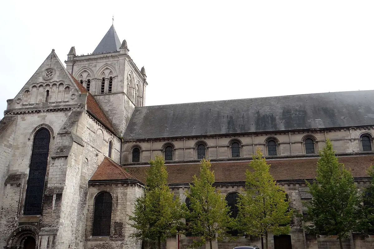 La collégiale Saint-Omer de Lillers, vue depuis le nord
